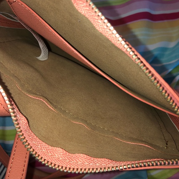 Peach cross-body adjustable faux-leather purse - Picture 3 of 5